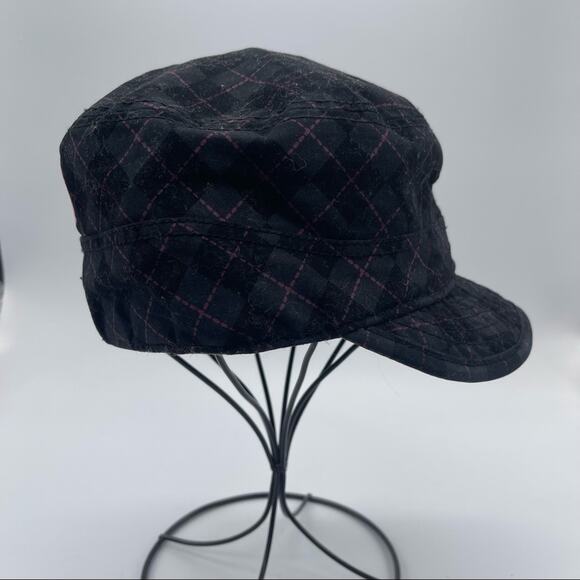 Hooters Cadet Style Cap. In excellent condition!! - Picture 4 of 7